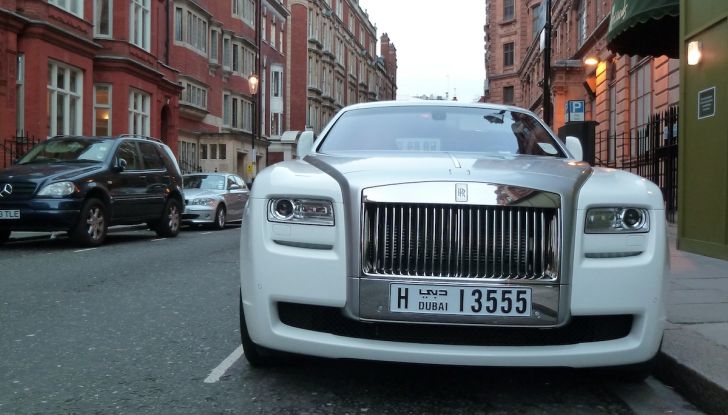 Dubai, noleggia una Lamborghini Huracán e prende 40 mila euro di multa in 3 ore - Foto 15 di 17