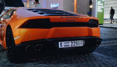 Dubai, noleggia una Lamborghini Huracán e prende 40 mila euro di multa in 3 ore