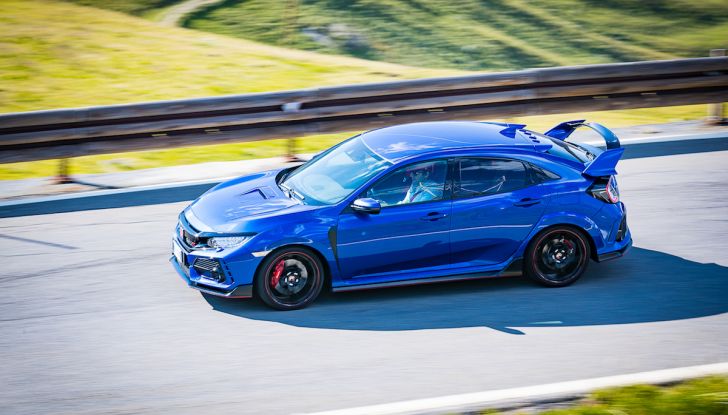 Prova Honda Civic Type R 2018: una vera sportiva senza rinunce nel quotidiano - Foto 23 di 32