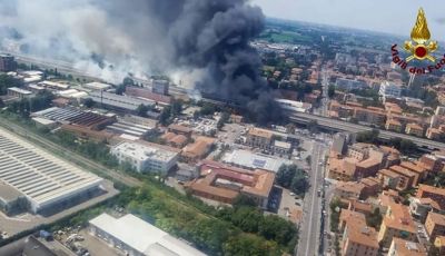 Un aiuto per vittime del disastro sull’A14 dopo l’esplosione dell’autocisterna