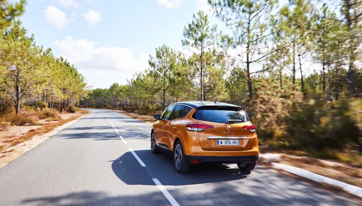 Renault Scenic: la nuova generazione 2024 sarà un crossover elettrico - Foto 13 di 24