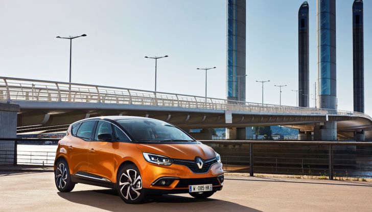 Renault Scenic: la nuova generazione 2024 sarà un crossover elettrico - Foto 15 di 24