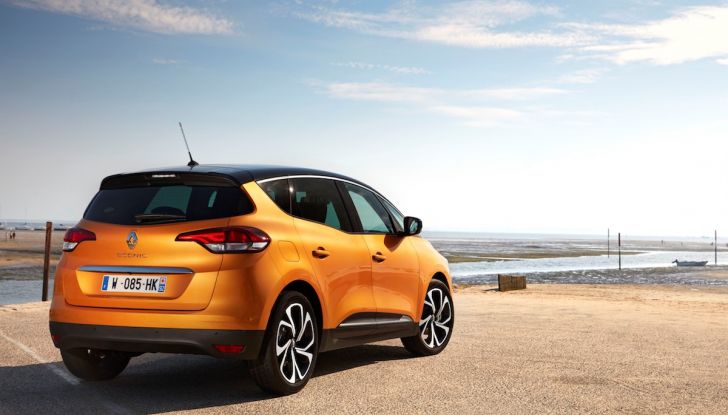 Renault Scenic: la nuova generazione 2024 sarà un crossover elettrico - Foto 18 di 24