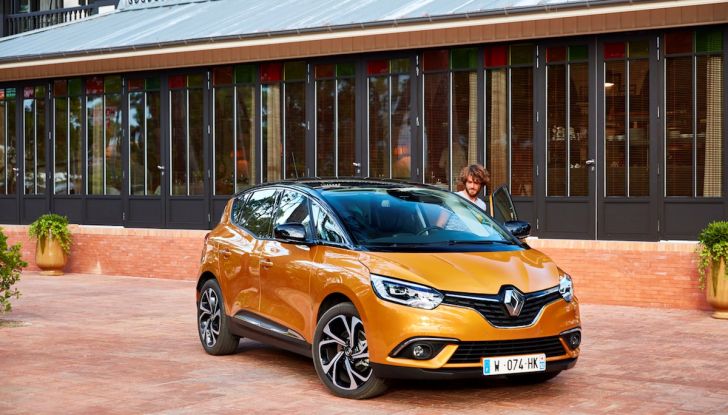 Renault Scenic: la nuova generazione 2024 sarà un crossover elettrico - Foto 20 di 24