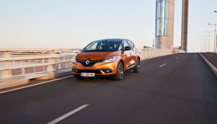 Renault Scenic: la nuova generazione 2024 sarà un crossover elettrico - Foto 9 di 24