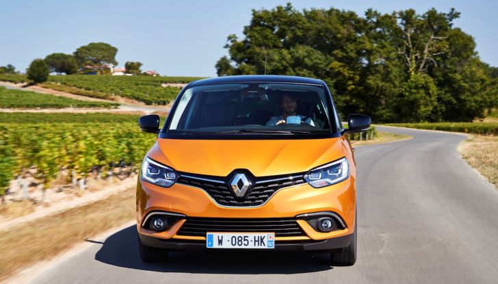 Renault Scenic: la nuova generazione 2024 sarà un crossover elettrico - Foto 11 di 24