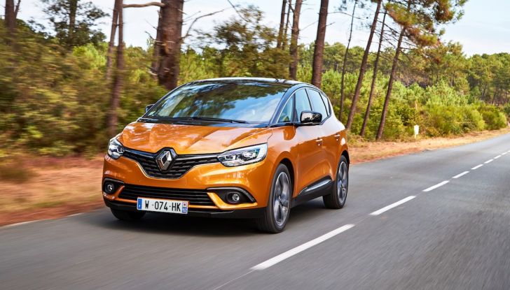 Renault Scenic: la nuova generazione 2024 sarà un crossover elettrico - Foto 12 di 24