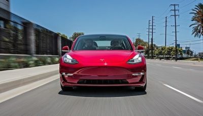 Le auto Tesla hanno meno incidenti delle concorrenti