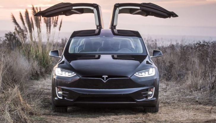 Tesla, oltre 1 miliardo e mezzo di km in Autopilot - Foto 8 di 14