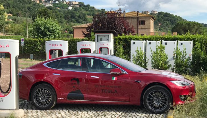 Tesla Model 3 primo taxi elettrico di New York City - Foto 11 di 15