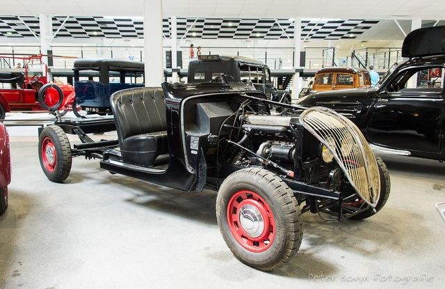 1938, il Diesel Peugeot debutta con i tassisti - Foto 1 di 4