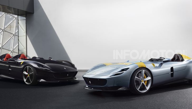 Una Ferrari Monza SP1 guidata sotto la pioggia in Kuwait - Foto 1 di 7