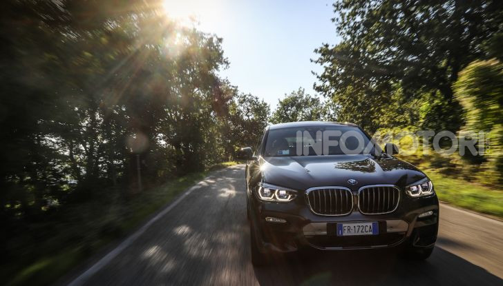 BMW X4 2018, prova in anteprima: SUV d’assalto con tecnologia e stile - Foto 15 di 21