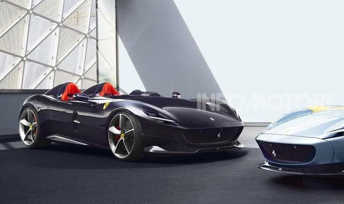 Una Ferrari Monza SP1 guidata sotto la pioggia in Kuwait - Foto 4 di 7