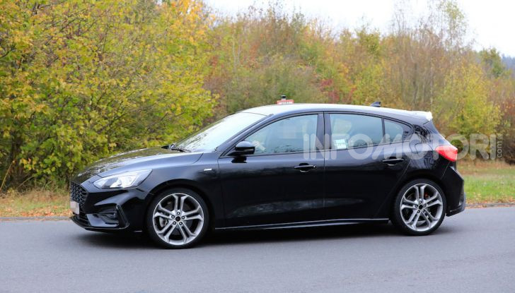 Ford Focus RS 2021: 400 cv ibridi - Foto 6 di 25