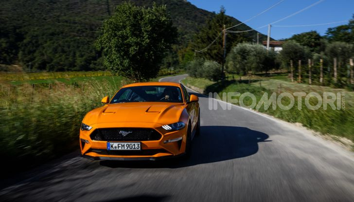 Nuova Ford Mustang GT 2018: La prova del V8 da 450CV - Foto 21 di 27