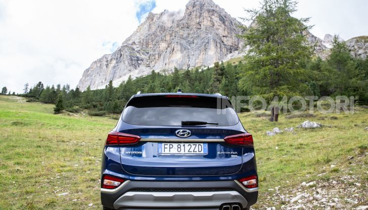 Prova nuova Hyundai Santa Fe 2018: il SUV con 4×4, 7 posti e 200CV - Foto 15 di 24