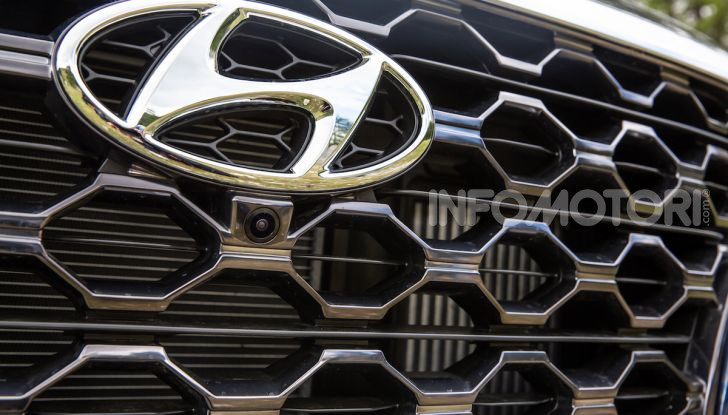 Prova nuova Hyundai Santa Fe 2018: il SUV con 4×4, 7 posti e 200CV - Foto 12 di 24