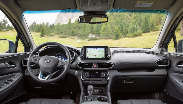 Prova nuova Hyundai Santa Fe 2018: il SUV con 4×4, 7 posti e 200CV - Foto 18 di 24