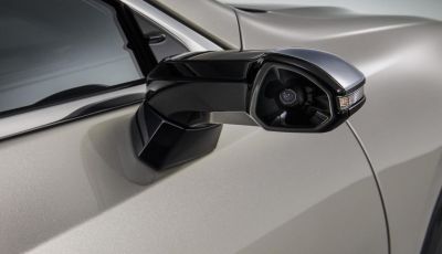 Lexus presenta specchi retrovisori digitali con camera HD