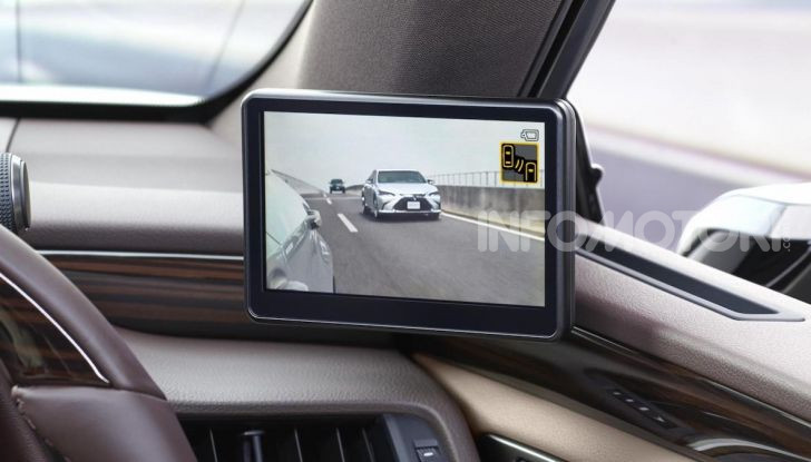 Lexus presenta specchi retrovisori digitali con camera HD - Foto 4 di 9