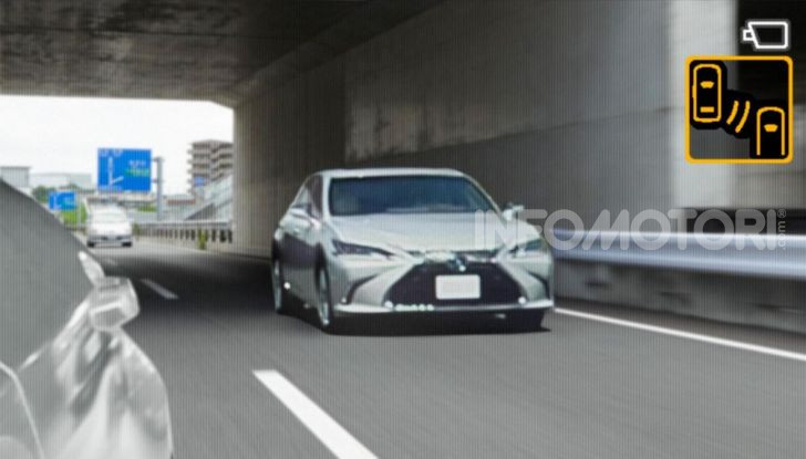 Lexus presenta specchi retrovisori digitali con camera HD - Foto 7 di 9