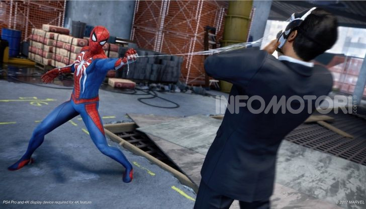 Spider-Man per PS4 a Milano: l’eroe Marvel salva un bus in Darsena - Foto 10 di 11