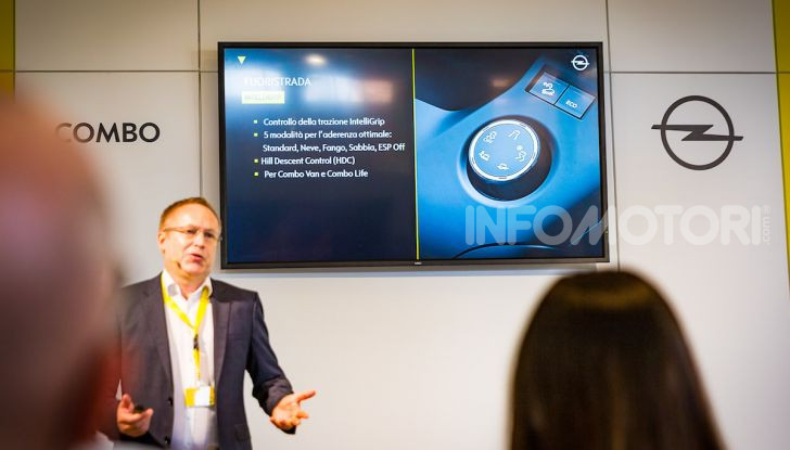 Opel Combo Life: tecnologia, sicurezza e spazio in abbondanza - Foto 23 di 37