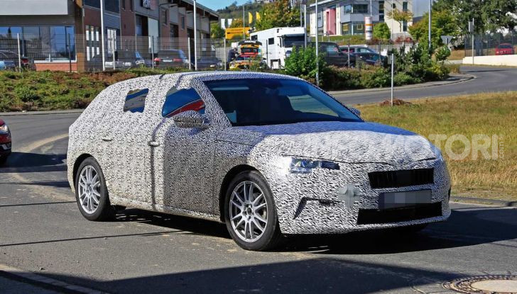 Skoda Rapid Spaceback 2019 foto spia della nuova generazione - Foto 2 di 20