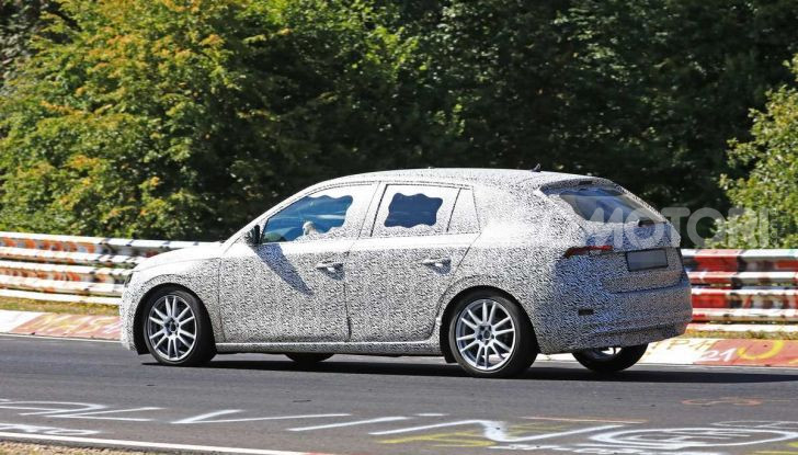 Skoda Rapid Spaceback 2019 foto spia della nuova generazione - Foto 13 di 20