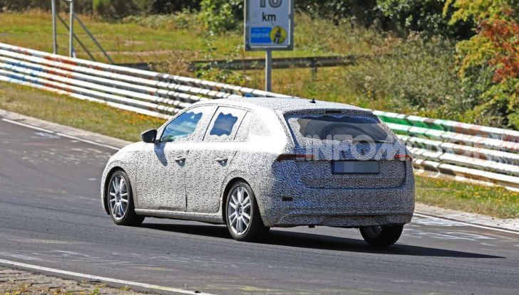 Skoda Rapid Spaceback 2019 foto spia della nuova generazione - Foto 14 di 20