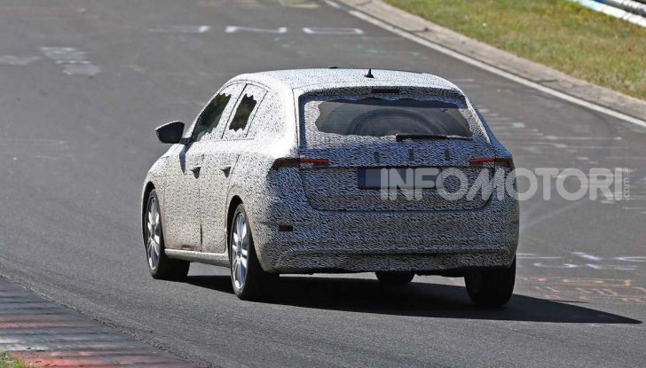 Skoda Rapid Spaceback 2019 foto spia della nuova generazione - Foto 15 di 20