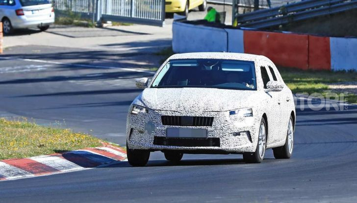 Skoda Rapid Spaceback 2019 foto spia della nuova generazione - Foto 16 di 20
