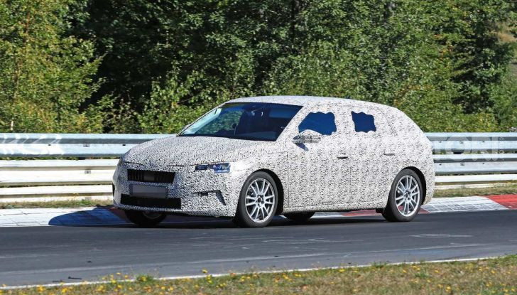 Skoda Rapid Spaceback 2019 foto spia della nuova generazione - Foto 18 di 20