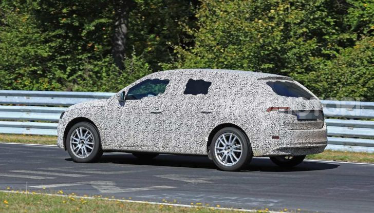 Skoda Rapid Spaceback 2019 foto spia della nuova generazione - Foto 5 di 20
