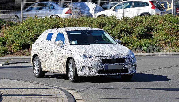 Skoda Rapid Spaceback 2019 foto spia della nuova generazione - Foto 11 di 20