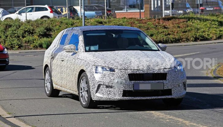 Skoda Rapid Spaceback 2019 foto spia della nuova generazione - Foto 7 di 20