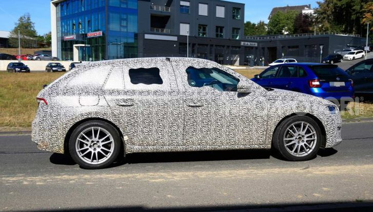Skoda Rapid Spaceback 2019 foto spia della nuova generazione - Foto 6 di 20