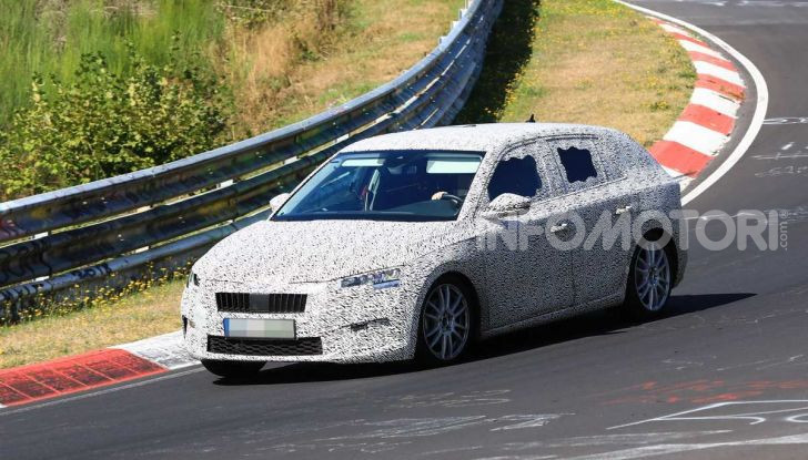 Skoda Rapid Spaceback 2019 foto spia della nuova generazione - Foto 1 di 20