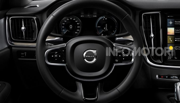 Volvo V60 Cross Country, familiare a ruote alte anche ibrida plug-in - Foto 6 di 12