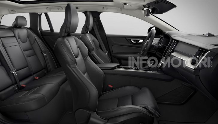 Volvo V60 Cross Country, familiare a ruote alte anche ibrida plug-in - Foto 8 di 12