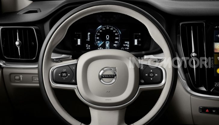 Volvo V60 Cross Country, familiare a ruote alte anche ibrida plug-in - Foto 9 di 12