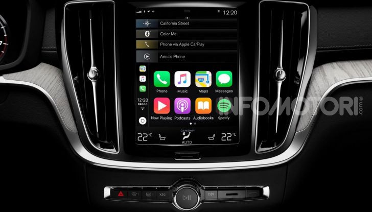 Volvo V60 Cross Country, familiare a ruote alte anche ibrida plug-in - Foto 11 di 12