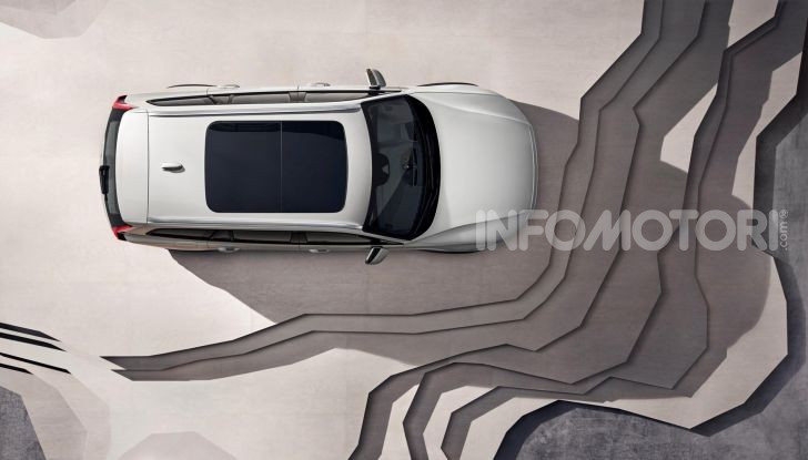 Volvo V60 Cross Country, familiare a ruote alte anche ibrida plug-in - Foto 12 di 12