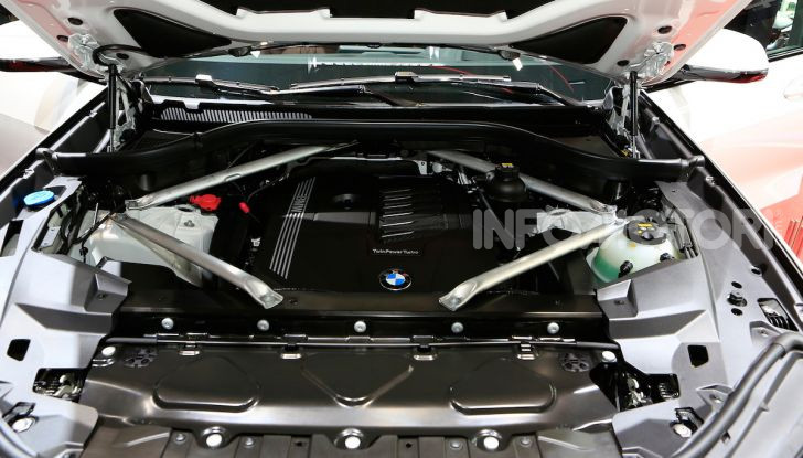 BMW X5, la quarta generazione debutta su strada - Foto 9 di 23