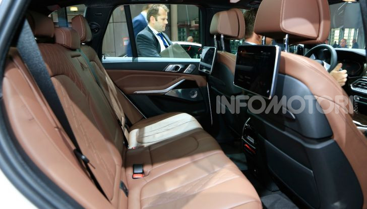 BMW X5, la quarta generazione debutta su strada - Foto 13 di 23