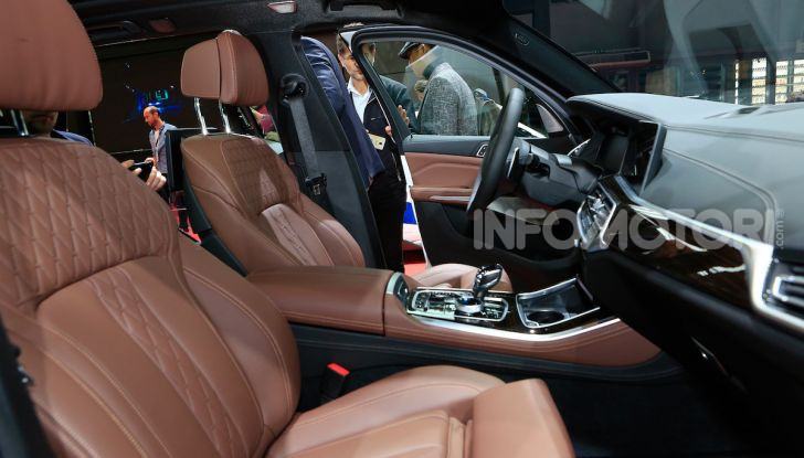 BMW X5, la quarta generazione debutta su strada - Foto 16 di 23