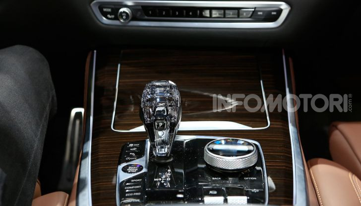 BMW X5, la quarta generazione debutta su strada - Foto 19 di 23