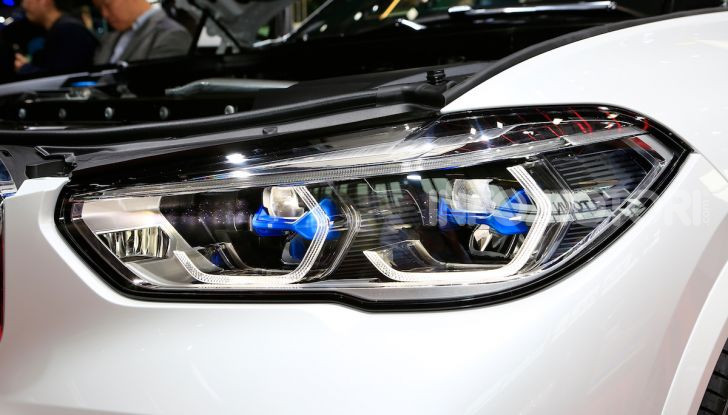 BMW X5, la quarta generazione debutta su strada - Foto 10 di 23