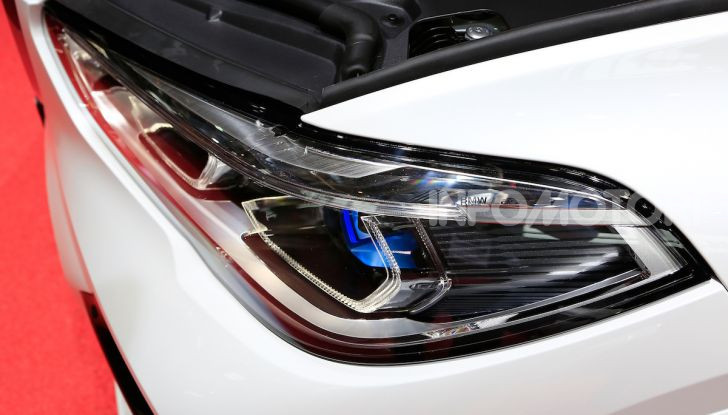 BMW X5, la quarta generazione debutta su strada - Foto 8 di 23